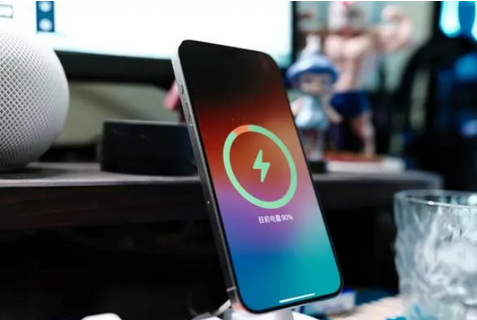 昌化镇苹果15换屏服务分享用什么充电器给iPhone15充电更好 